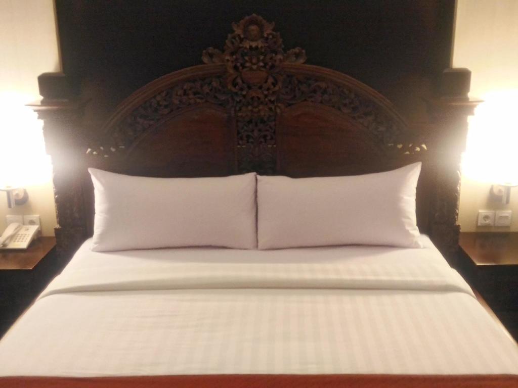 Grand Puri Saron Yogyakarta Hotel Exterior photo