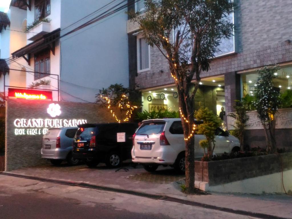 Grand Puri Saron Yogyakarta Hotel Exterior photo